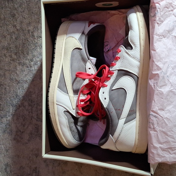 Travis Scott Jordans - Picture 12 of 12